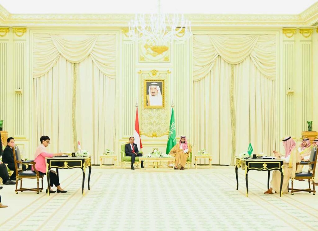 Dewan Koordinasi Tertinggi Indonesia-Arab Saudi diresmikan seiring penandatanganan pembentukan lembaga tersebut oleh Menteri Luar Negeri Indonesia Retno LP Marsudi dan Menteri Luar Negeri Arab Saudi Faisal bin Farhan al-Saud di Istana Al-Yamamah, Riyadh, Kamis (19/10/2023).