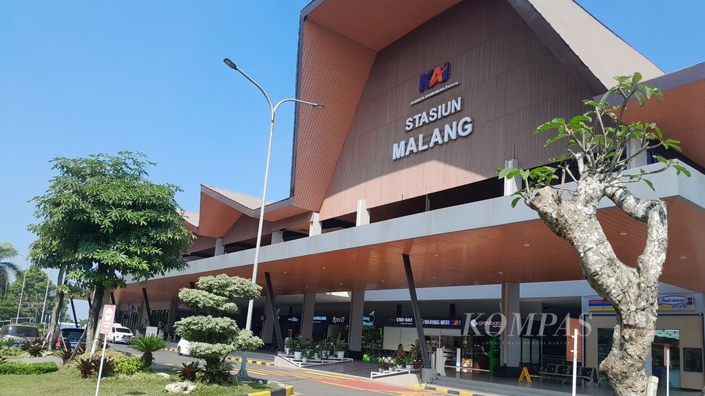 Cuaca terik menerpa bangunan baru di Stasiun Malang, Jawa Timur, Rabu (24/5/2023). Malang menjadi salah satu daerah di wilayah PT Kereta Api Indonesia Daerah Operasional 8 yang memiliki potensi penumpang cukup besar setelah Surabaya.