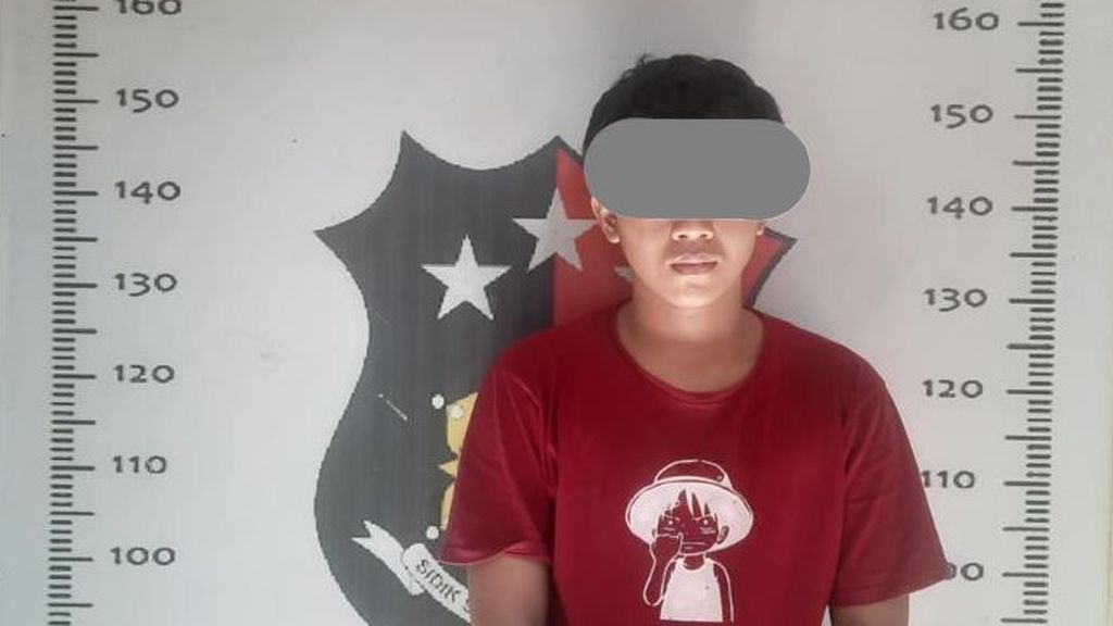 Tampak salah satu pelaku pengeroyokan yang menyebabkan satu pelajar tewas. Pengeroyokan terjadi karena salah satu sekolah tidak mau membayar uang taruhan pertandingan futsal pada Senin (6/3/2023) lalu, di Parung, Kabupaten Bogor.