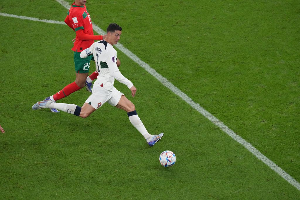 Pemain Portugal, Cristiano Ronaldo, saat melawan Maroko di babak perempat final Piala Dunia 2022 di Stadion Al Thumama, Qatar, Sabtu (10/12/2022). 