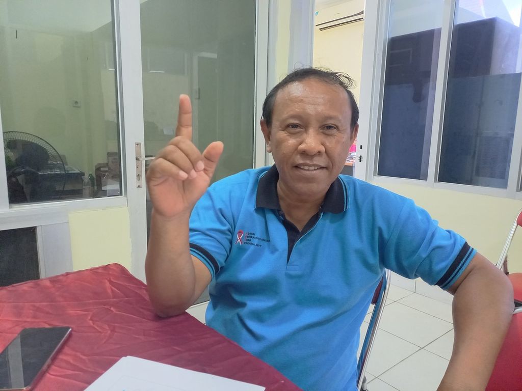 Pengelola Program KPA NTT Adrianus Lamuri di Kupang, Jumat (18/11/2022). Ia mengatakan, butuh dukungan dana yang cukup untuk menggerakkan semua kekuatan yang ada menghadang laju perkembangan HIV di masyarakat.