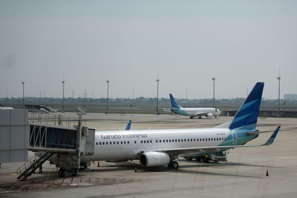 A number of Garuda Indonesia airplanes are parked at Soekarno-Hatta International Airport Terminal 3, Tangerang, Banten, Friday (11/6/2021). 