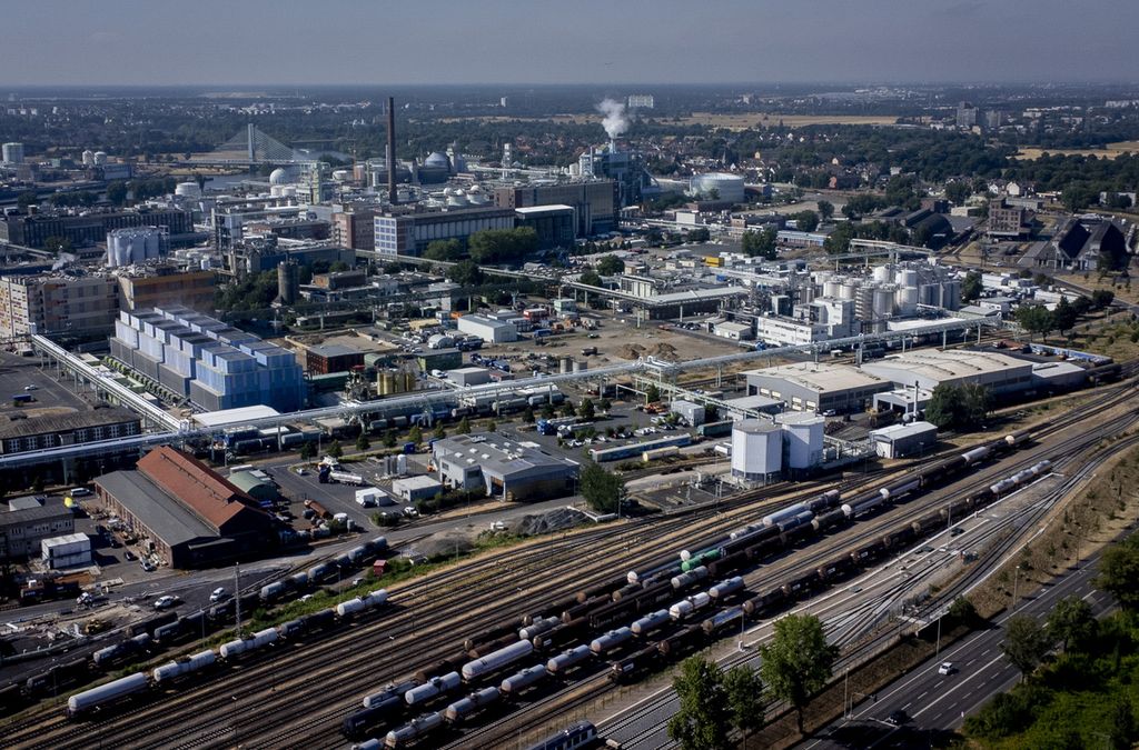Pusat industri Industrial Park of Hoechst di Frankfurt, Jerman, 23 Juni 2022. Jerman mengaktifkan fase dua dari tiga fase rencana darurat pasokan gas. 