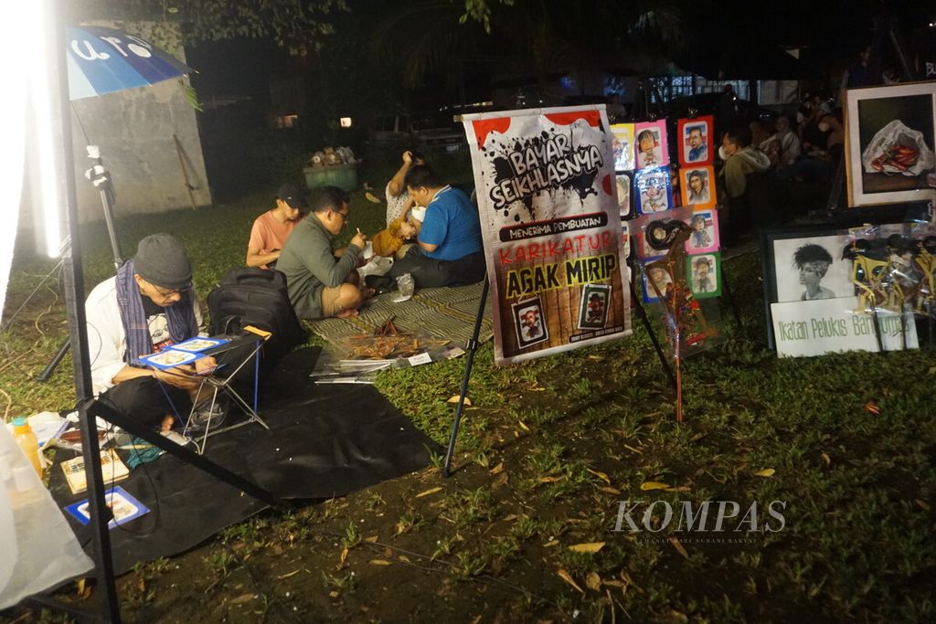 Suasana Peken Banyumas di Kota Lama Banyumas, Jawa Tengah, Sabtu (25/2/2023) malam.