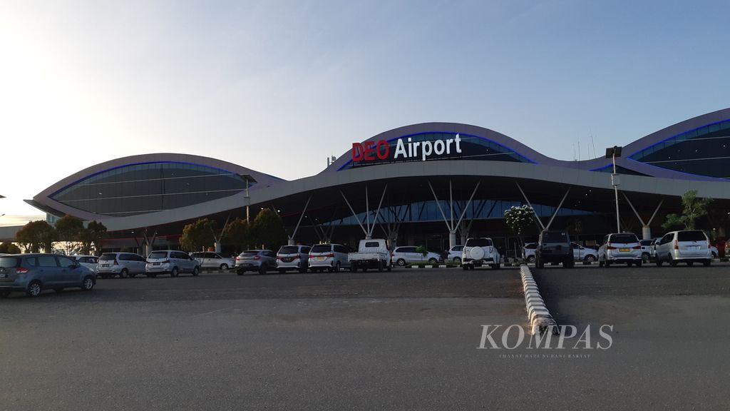 Tampak gedung terminal Bandara Domine Eduard Osok, Kota Sorong, Papau Barat, Kamis (3/2/2022). Bandara tersebut menjadi bandara tersibuk di Provinsi Papua Barat Daya.