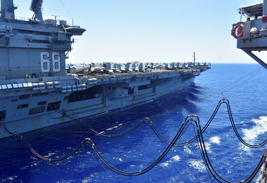 Kapal induk Amerika Serikat, USS Nimitz, dalam operasi di Laut China Selatan pada Juli 2020. Kapal bertenaga nuklir itu rutin berlayar di perairan Asia Tenggara. Padahal, ASEAN telah mengesahkan Traktat Asia Tenggara sebagai Kawasan Bebas Nuklir (SEANWFZ) sejak 1995.