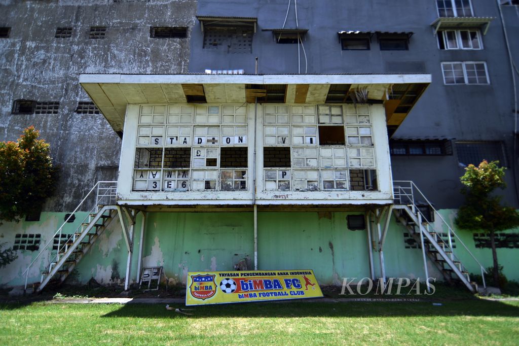 Ruang skor pertandingan tradisional di Stadion Voetbalbond Indonesische Jacatra (VIJ). 