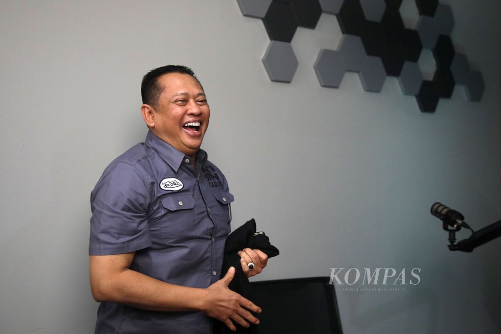 Ketua MPR Bambang Soesatyo sesaat sebelum <i>shooting podcast</i> Back to BDM di kantor Redaksi <i>Kompas</i>, Jakarta, Jumat (9/9/2022).