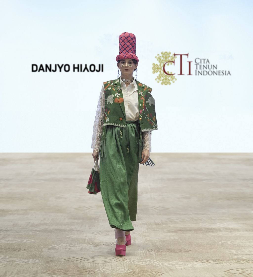 Koleksi Temu milik Danjyo Hyoji di Wastra Nusantara: The Journey to Indonesian Fashion.