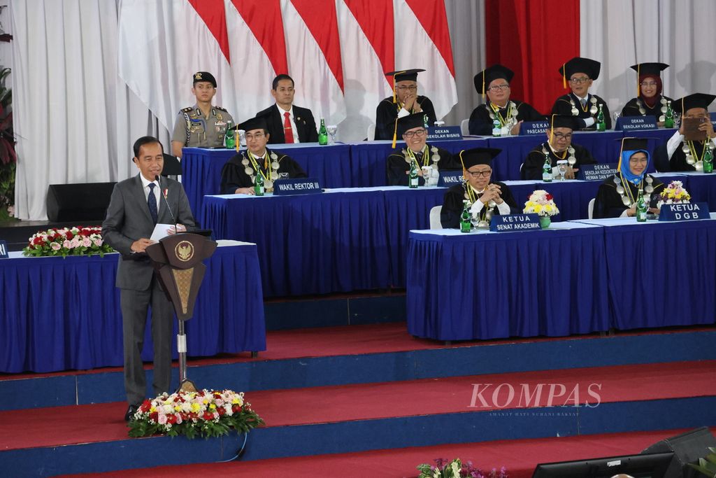 Presiden Jokowi mengingatkan, tantangan disrupsi dan krisis perlu disadari dan diantisipasi. Inovasi bisa mengubah tantangan menjadi peluang dan kesempatan. Hal ini disampaikan dalam pidatonya di Dies Natalis ke-60 IPB University di kampus IPB Dramaga, Kabupaten Bogor, Jawa Barat, Jumat (15/9/2023).