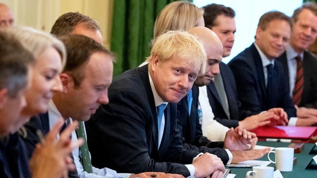 Perdana Menteri Inggris Boris Johnson (depan, keenam dari kiri) memimpin rapat perdana kabinetnya di Downing Street, London, Inggris, Kamis (25/7/2019).