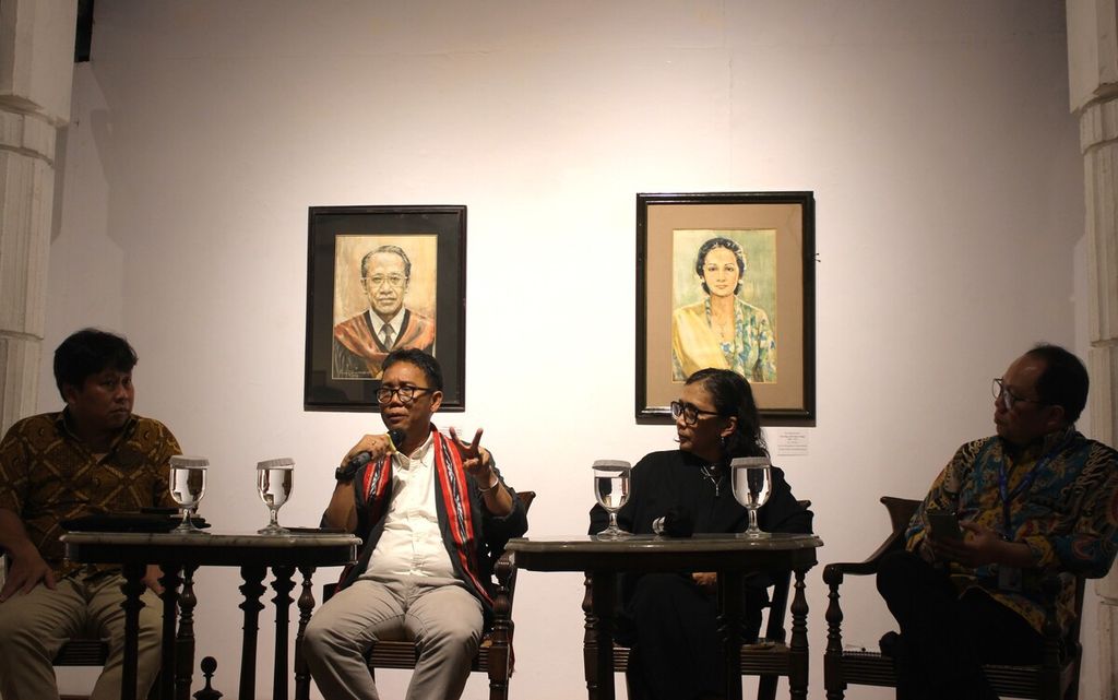 Suasana diskusi publik “Pemikiran Koentjaraningrat tentang Manusia Indonesia dan Masalah-masalah Kebangsaan Masa Kini” di Bentara Budaya Jakarta, Jumat (9/6/2023). Diskusi ini merupakan rangkaian dari pameran budaya dan seni Peringatan 100 Tahun Koentjaraningrat yang digelar di Bentara Budaya Jakarta pada 8-15 Juni 2023.
