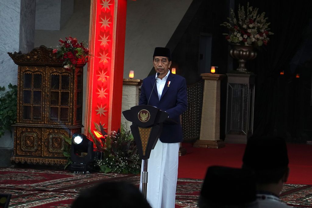 Dalam Rangka Haul mengenang 9 tahun wafatnya Almarhum Taufiq Kiemas, Presiden Joko Widodo meresmikan Masjid At-Taufiq PDI Perjuangan di Lenteng Agung, Jakarta Selatan. Peresmian juga dihadiri oleh Presiden ke-5 Megawati Soekarnoputri, Rabu (8/6/2022).