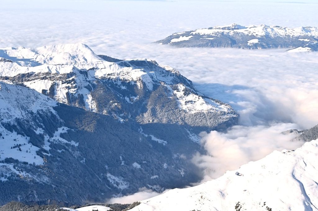 Pemandangan Pegunungan Alpen di Swiss, Sabtu (17/12/2022).