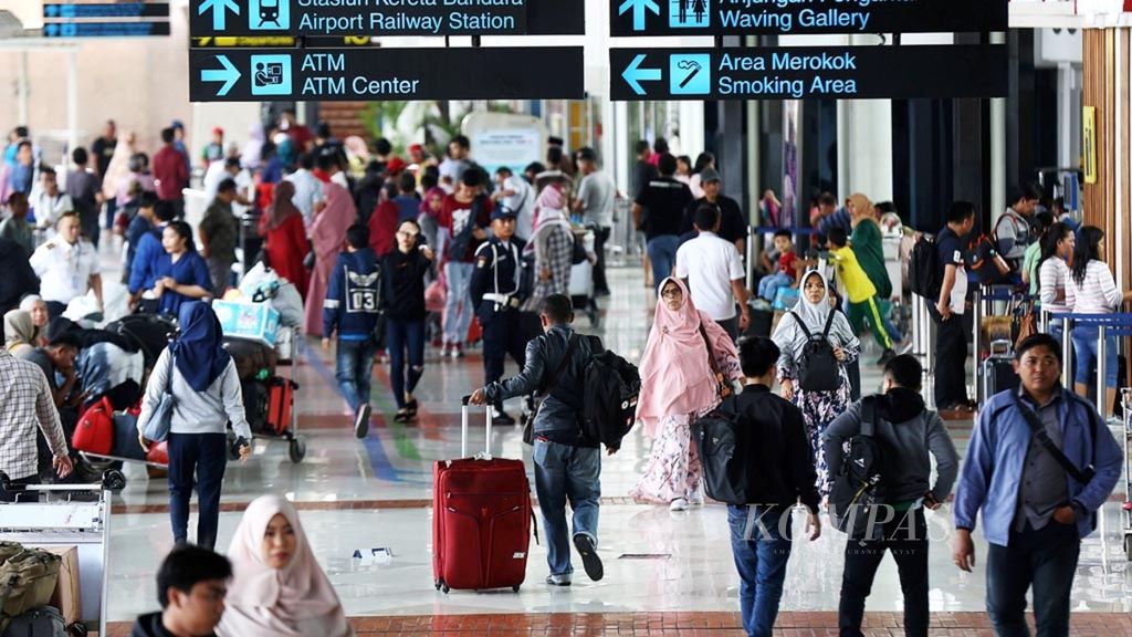 Suasana di Terminal 1 Bandara Internasional Soekarno-Hatta, Tangerang, Banten, Sabtu (24/11/2018). Bandara Soekarno-Hatta terus berbenah dan menambah terminal baru guna menghadapi pertumbuhan pengguna transportasi udara, baik penerbangan dalam negeri maupun luar negeri.