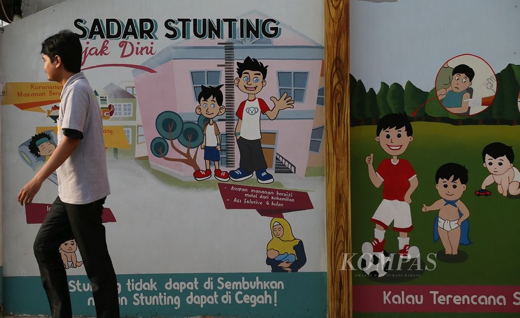 Kampanye kesadaran terhadap penanganan anak balita yang mengalami tubuh pendek (stunting) terlihat di kawasan Pondok Pinang, Jakarta, Rabu (17/4/2019). Secara nasional, menurut Riset Kesehatan Dasar (Riskesdas), ada 30,8 persen anak usia di bawah lima tahun (balita) mengalami tubuh pendek pada tahun 2018. Meskipun angka tersebut termasuk tinggi, jumlah kejadian anak balita bertubuh pendek sudah menurun dibandingkan dengan jumlah kejadian tahun 2007 hingga 2013 yang relatif stagnan, yaitu antara 36,8 persen dan 37,2 persen.