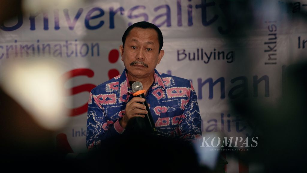 Ketua Komisi Nasional Hak Asasi Manusia (Komnas HAM) Ahmad Taufan Damanik di Kantor Komnas HAM, Jakarta, Selasa (26/7/2022). 