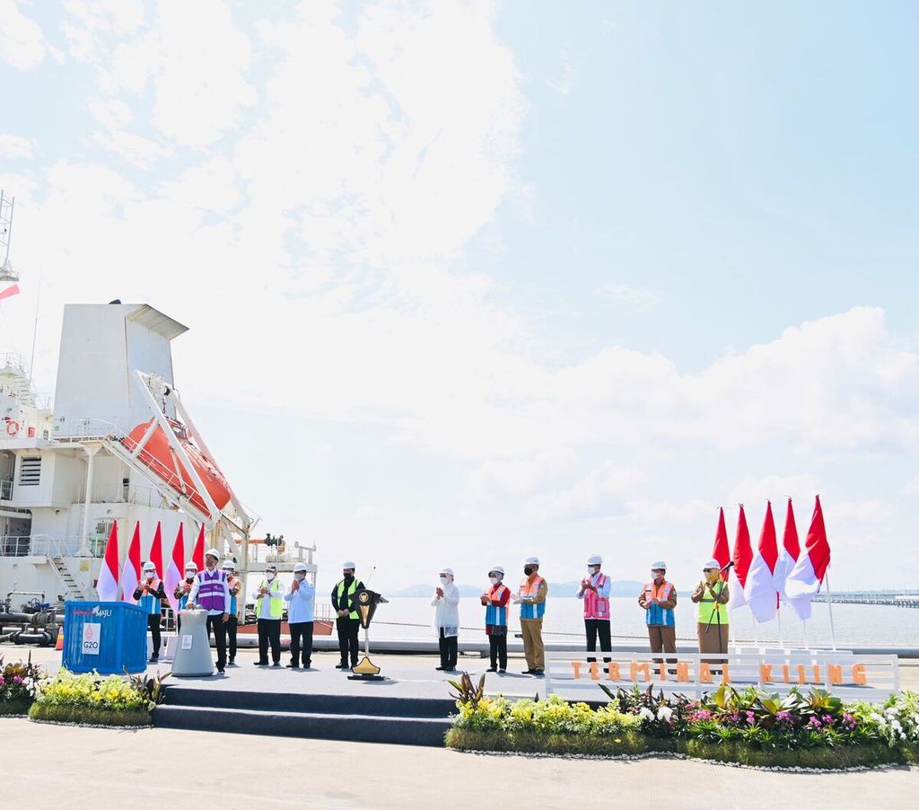 Presiden Joko Widodo meresmikan Terminal Kijing, Pelabuhan Pontianak, Kabupaten Mempawah, Kalimantan Barat, Selasa (9/8/2022).