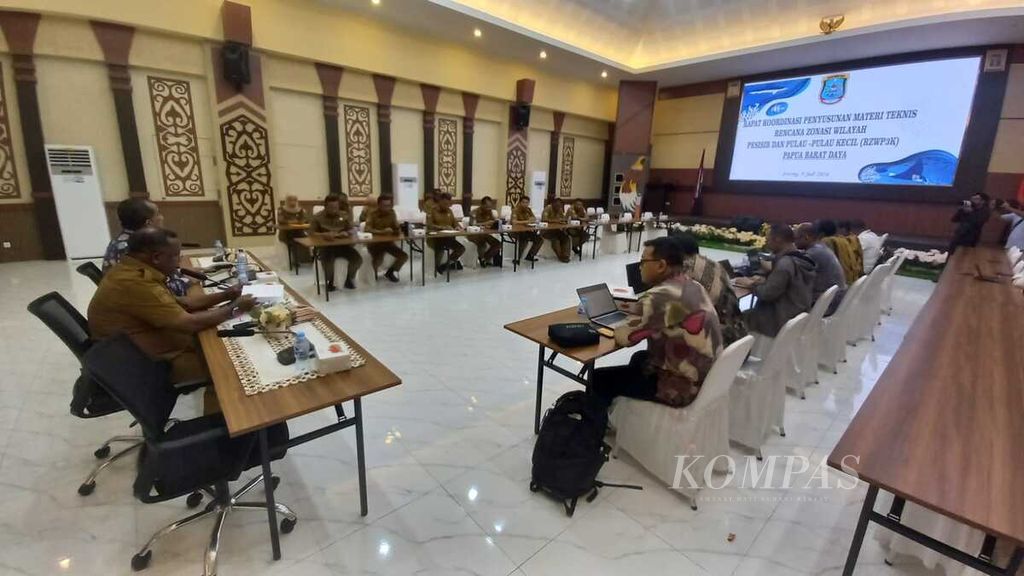 Direktorat Koordinasi dan Supervisi Komisi Pemberantasan Korupsi bersama dengan Satuan Tugas Penindakan melakukan rapat koordinasi penyusunan materi teknis rencana zonasi wilayah pesisir dan pulau-pulau kecil Papua Darat Daya di Sorong, Selasa (9/7/2024).