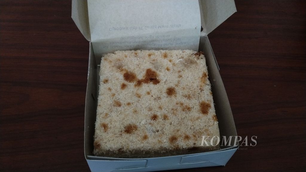 Tiwul kukus rasa gula jawa yang disajikan di gerai Thiwul Kukus cabang Kalasan di Kabupaten Sleman, DIY, Rabu (20/3/2024).