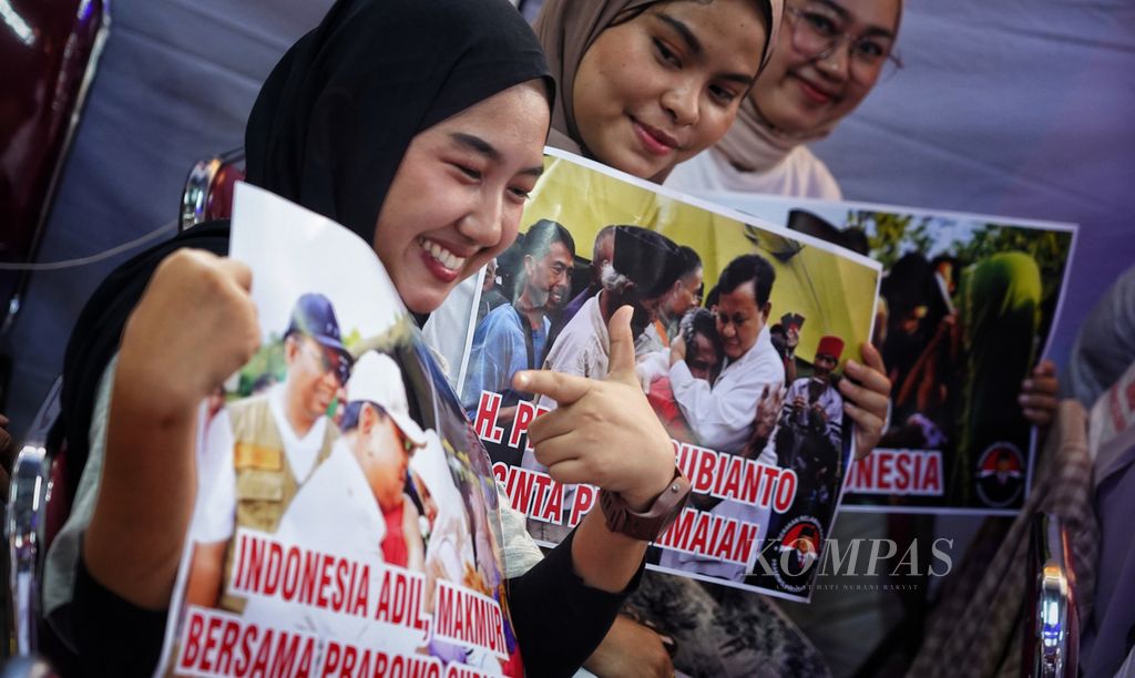 Kaum milenial yang turut bergabung dengan Gerakan Relawan Rakyat Pendukung Prabowo Presiden RI 2024 (GERRAK PPRI 2024) dalam Deklarasi GERRAK PPRI 2024 di Rumah Besar Relawan Prabowo, Jakarta, Jumat (21/7/2023). 