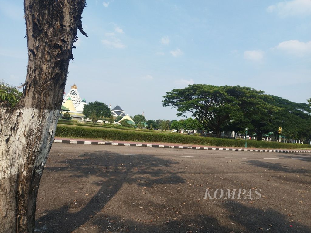 Suasana kantong parkir di Museum Purna Bhakti Pertiwi, Jakarta Timur, Jumat (30/8/2024), sebagai salah satu tempat yang akan menampung bus rombongan umat misa akbar Paus Fransiskus di Gelora Bung Karno (GBK), pada 5 September 2024. Lokasi tersebut diperkirakan mampu menampung 150 bus.