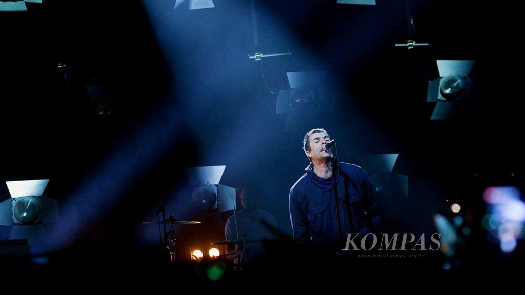 Penyanyi asal Manchester, Inggris, Liam Gallagher, tampil dalam konser tunggal di gedung Ecovention, Ancol, Jakarta Utara, Minggu, 14 Januari 2018. Liam Gallagher adalah mantan vokalis band <i>british rock</i> Oasis, yang dianggap sebagai salah satu band rock berpengaruh pada gerakan musik independen. 