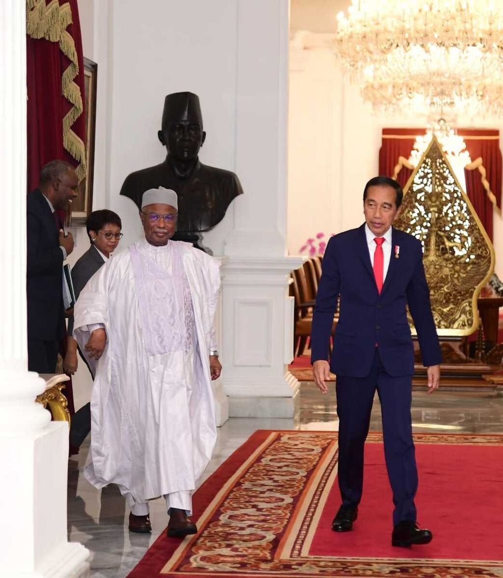 Presiden Joko Widodo menerima kunjungan Sekretaris Jenderal Organisasi Kerja Sama Islam (OKI) Hissein Brahim Taha di Istana Merdeka, Jakarta, pada Senin (7/8/2023). 