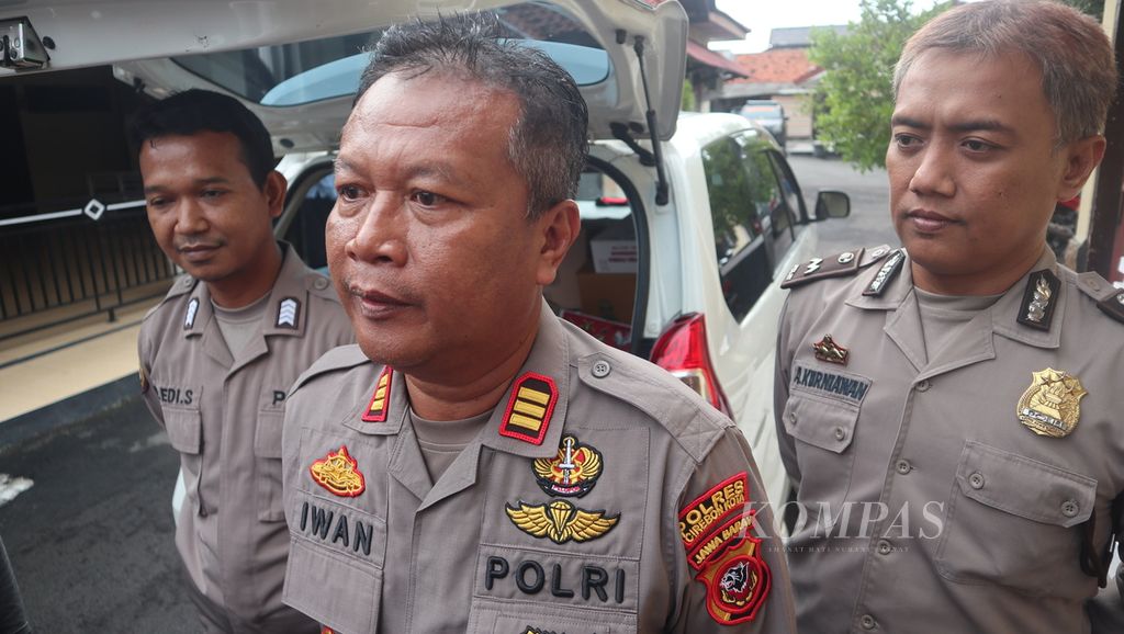 Kepala Kepolisian Sektor Utara Barat Ajun Komisaris Iwan Gunawan saat diwawancarai, Senin (27/3/2023), di Cirebon, Jawa Barat.