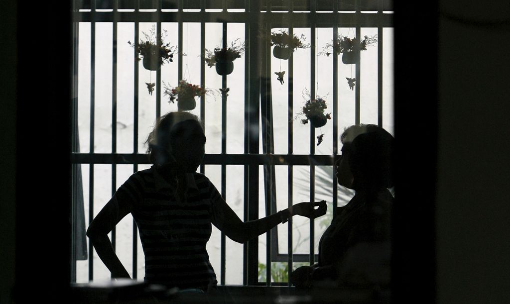 Penghuni rumah tahanan di Rumah Tahanan Pondok Bambu, Jakarta Timur, Rabu (14/2/2005).