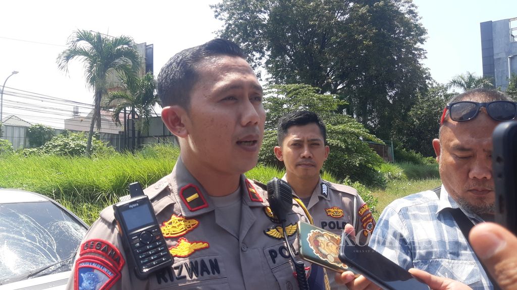 Kepala Unit Gakkum Satuan Lalu Lintas Polres Cirebon Kota Ipda Rizwan saat diwawancarai di Kota Cirebon, Jawa Barat, Sabtu (11/3/2023).