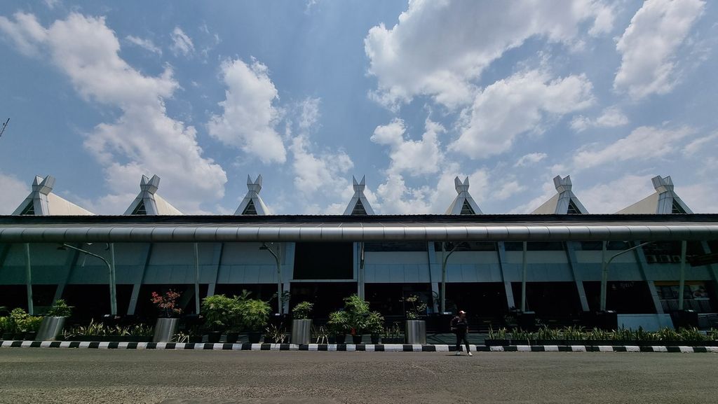 Suasana Bandar Udara Husein Sastranegara, Kota Bandung, Jawa Barat, Senin (30/10/2023). Sehari setelah rute penerbangan jet seluruhnya pindah ke Bandar Udara Internasional Jawa Barat (BIJB) Kertajati, Bandara Husein hanya melayani satu penerbangan di hari itu.