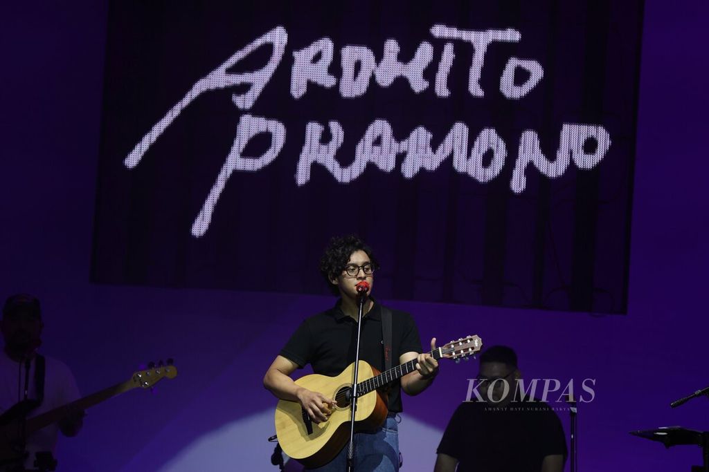 Ardhito Pramono saat tampil di Jakarta International BNI Java Jazz Festival 2023 di JI Expo, Kemayoran, Jakarta, Jumat (2/6/2023). 