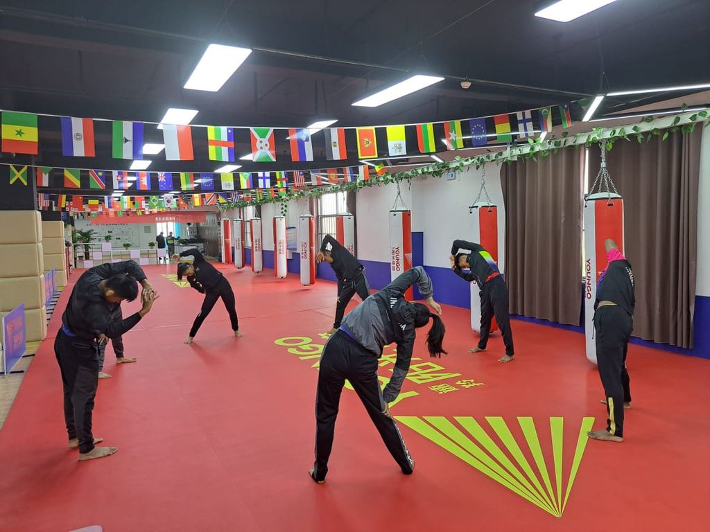 Para atlet wushu Indonesia tengah melakukan pemusatan latihan di China sebelum bertanding pada SEA Games Kamboja 2023, Rabu (5/4/2023).