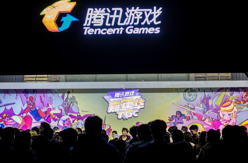 Pengunjung hadir dalam forum tahunan Karnaval Games Tencent (TGC) di Chengdu, Sichuan, Desember tahun lalu. Perusahaan raksasa internet China itu tengah mengalami tekanan yang ditunjukkan dengan hilangnya nilai pasar perseroan senilai 200 miliar sepanjang tahun ini.