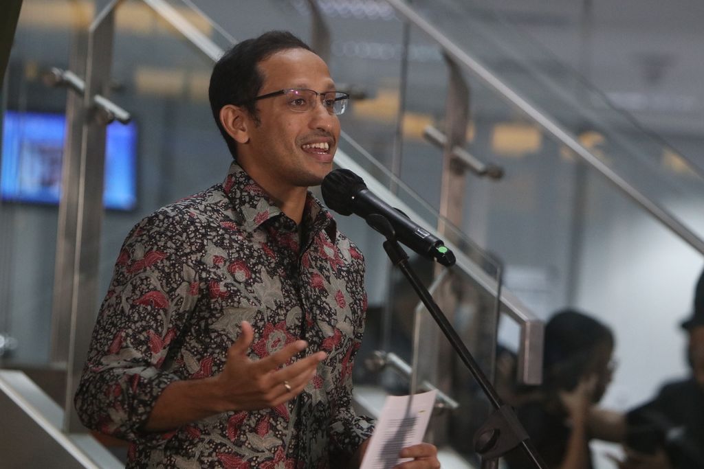 Menteri Pendidikan, Kebudayaan, Riset, dan Teknologi Nadiem Anwar Makarim berbicara dalam acara perayaan hari ulang tahun ke-6 Kompas.id di Menara Kompas, Jakarta, Rabu (8/3/2023). 