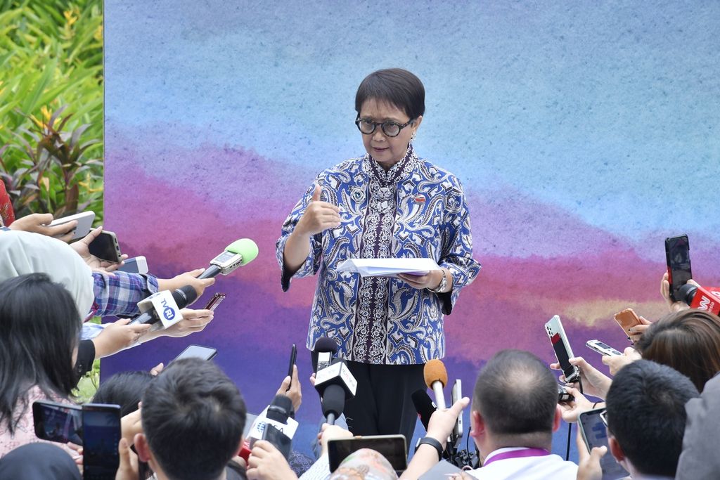 Menteri Luar Negeri RI Retno Marsudi memaparkan risalah forum lanjutan ASEAN Ministerial Meeting di Jakarta, Rabu (12/7/2023). Dalam forum itu, para menlu ASEAN antara lain membahas soal Myanmar