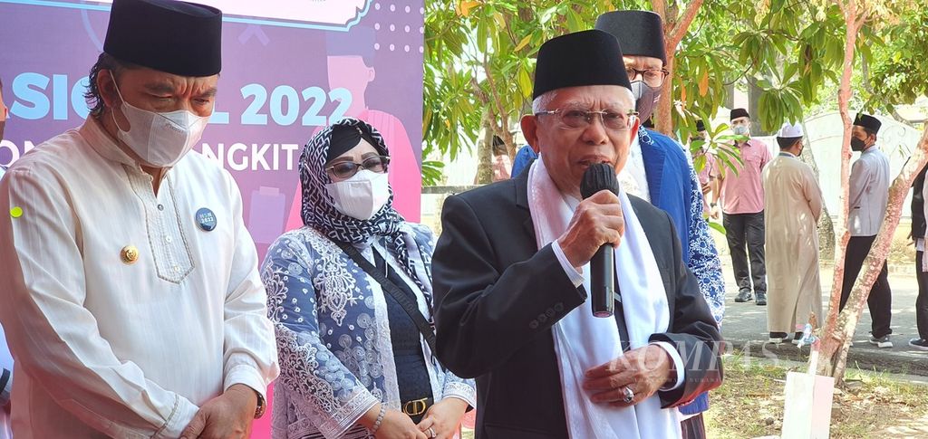 Wakil Presiden Ma'ruf Amin seusai peringatan Hari Santri Nasional di Pondok Pesantren An-Nawwawi Tanara, Kabupaten Serang, Banten, Jumat (28/10/2022).