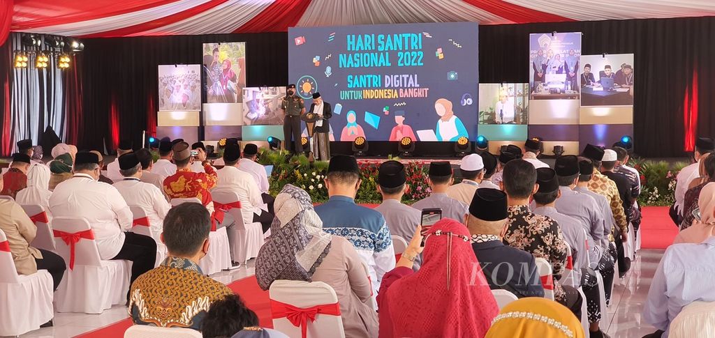 Wakil Presiden Ma'ruf Amin mengingatkan perlunya jihad digital bagi para santri. Jihad ini dilakukan dengan membuat konten dakwah yang <i>rahmatan lil alamin</i>. Hal ini disampaikan dalam peringatan Hari Santri Nasional 2022 di Pondok Pesantren An-Nawwawi Tanara, Kabupaten Serang, Banten, Jumat (28/10/2022).