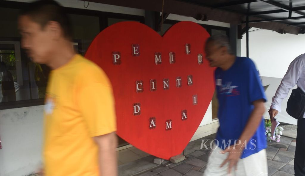 Menuju Tempat Pemungutan Suara