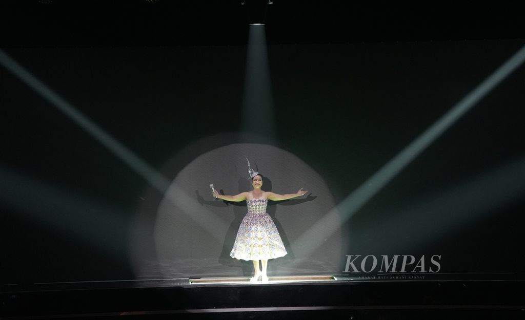 Konser Ruth Sahanaya 40 Tahun Simfoni dari Hati di Jakarta Convention Center, Jakarta, Sabtu (22/6/2024). Ruth Sahanaya telah menelurkan 18 album solo, dua album rohani, dan beberapa album kolaborasi. 