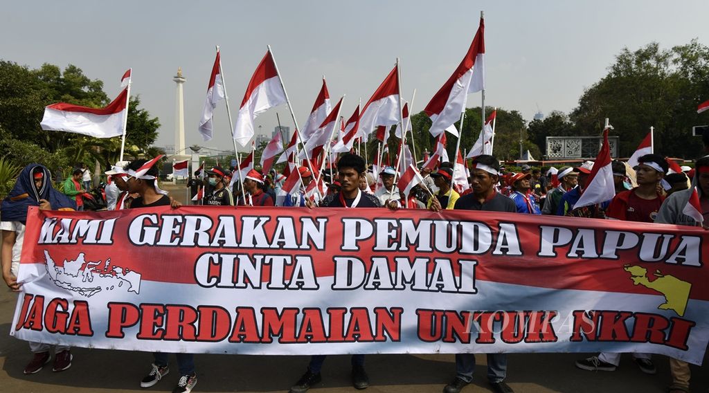 Aksi yang mengecam kerusuhan di Papua dan Papua Barat dalam beberapa pekan terakhir dilakukan oleh sejumlah kelompok warga di Taman Pandang Istana, kawasan Monas, Jakarta, Senin (2/9/2019).