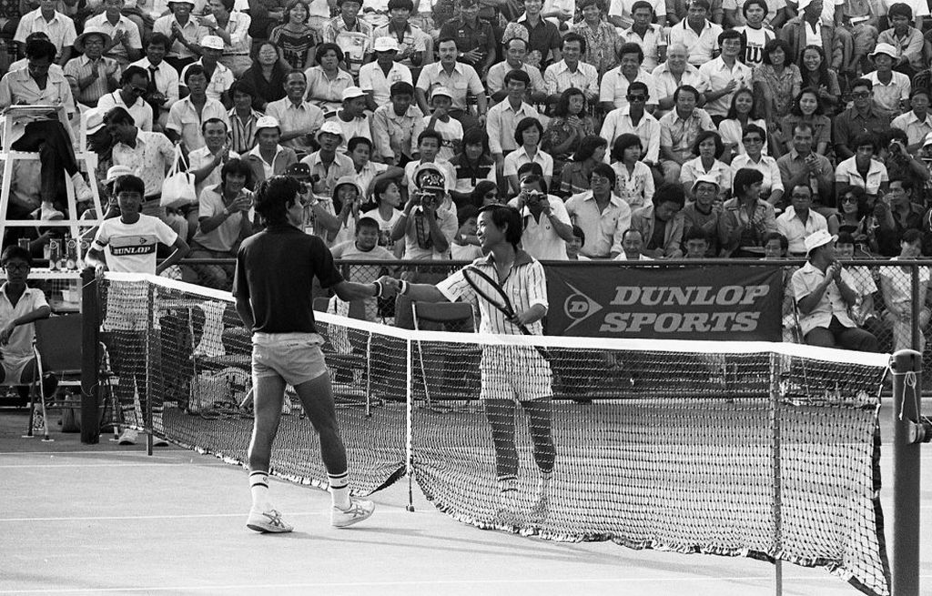 Atet Wiyono meraih medali emas setelah mengalahkan Shigeyuki Nishio dari Jepang, Selasa (19/12/1978).