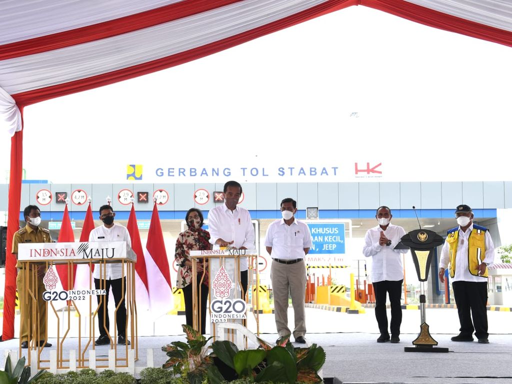 Presiden Joko Widodo meresmikan Jalan Tol Binjai-Langsa seksi I Binjai-Stabat sepanjang 11,8 kilometer dalam kunjungan kerjanya ke Provinsi Sumatera Utara, Jumat (4/2/2022).