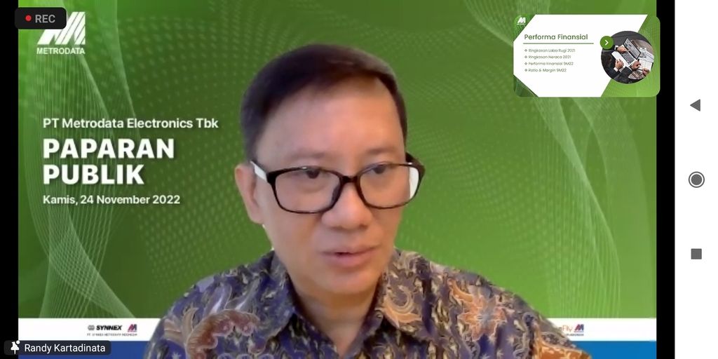 Tangkapan layar Direktur dan Sekretaris Metrodata, Randy Kartadinata dalam acara paparan publik yang disiarkan secara virtual, Kamis (24/11/2022).