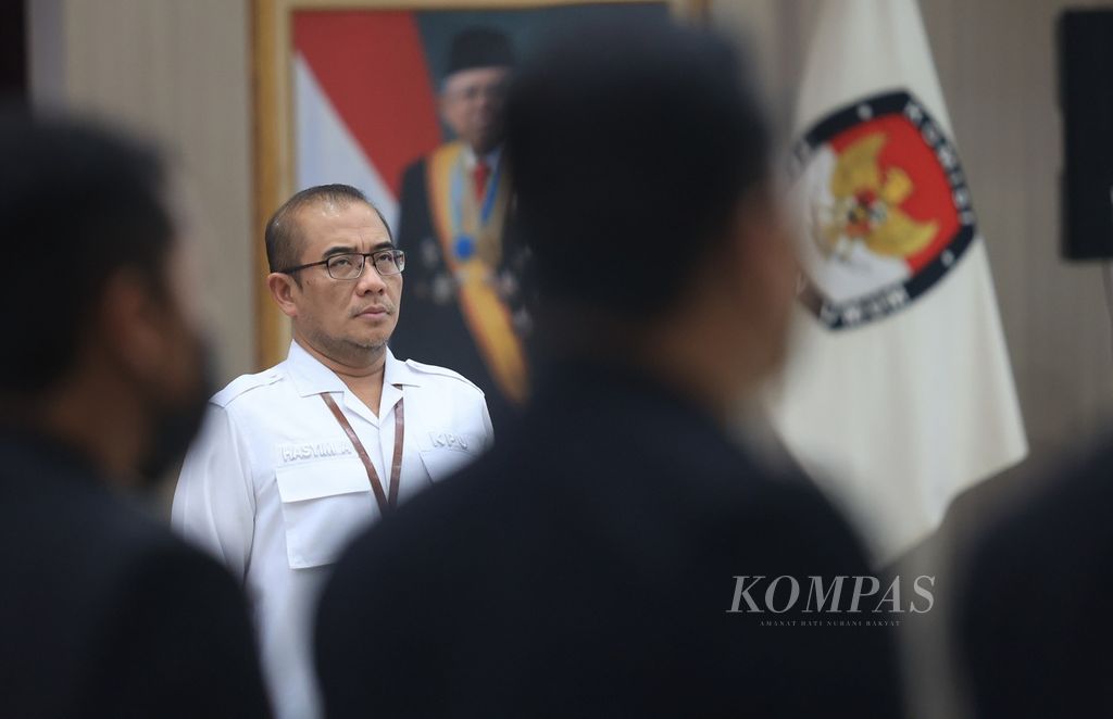 Ketua KPU Hasyim Asy’ari saat menerima pendaftaran partai politik calon peserta Pemilu 2024 di Gedung KPU, Jakarta, Kamis (11/8/2022). 