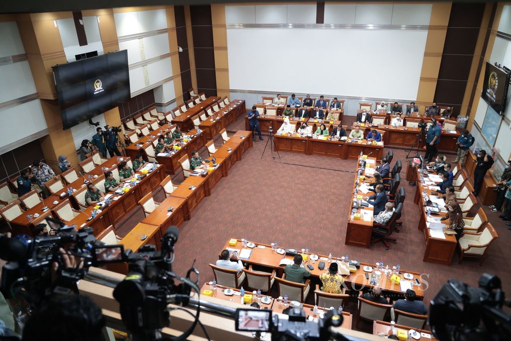 Suasana uji kelayakan dan kepatutan calon panglima TNI, Laksamana Yudo Margono, di hadapan Komisi I DPR di Kompleks Parlemen, Senayan, Jakarta, Jumat (2/12/2022). 