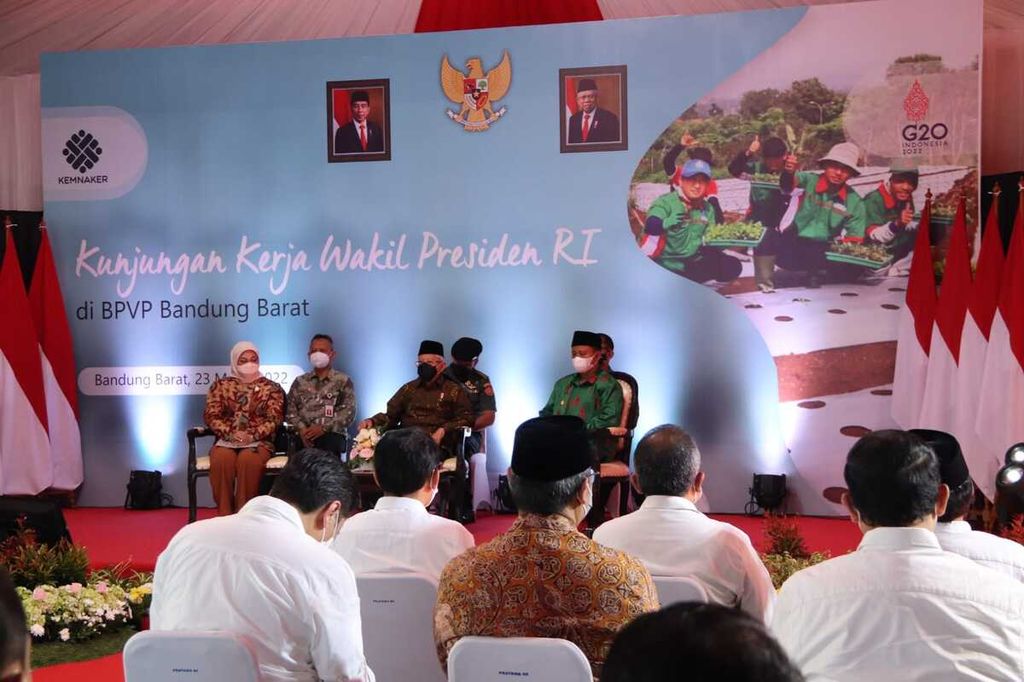 Wakil Presiden Ma’ruf Amin saat meninjau Balai Pelatihan Vokasi dan Produktivitas Lembang, Bandung Barat, Bandung, Rabu (23/3/2022).