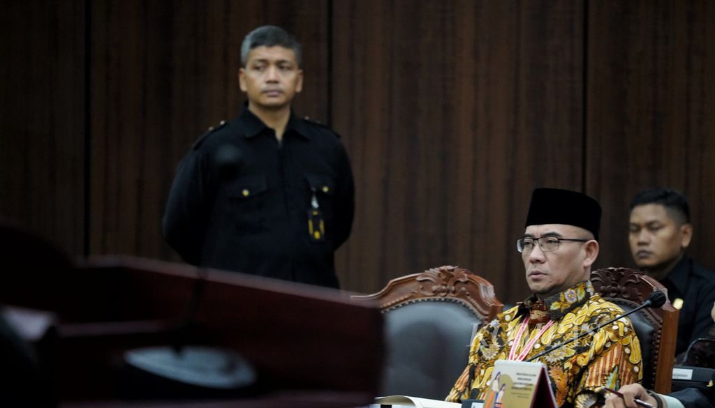 Ketua Komisi Pemilihan Umum Hasyim Asy'ari yang menjadi termohon saat digelar sidang pendahuluan perkara Perselisihan Hasil Pemilihan Umum Pemilihan Presiden dalam Pemilu 2024 di Mahkamah Konstitusi, Jakarta, Rabu (27/3/2024). 