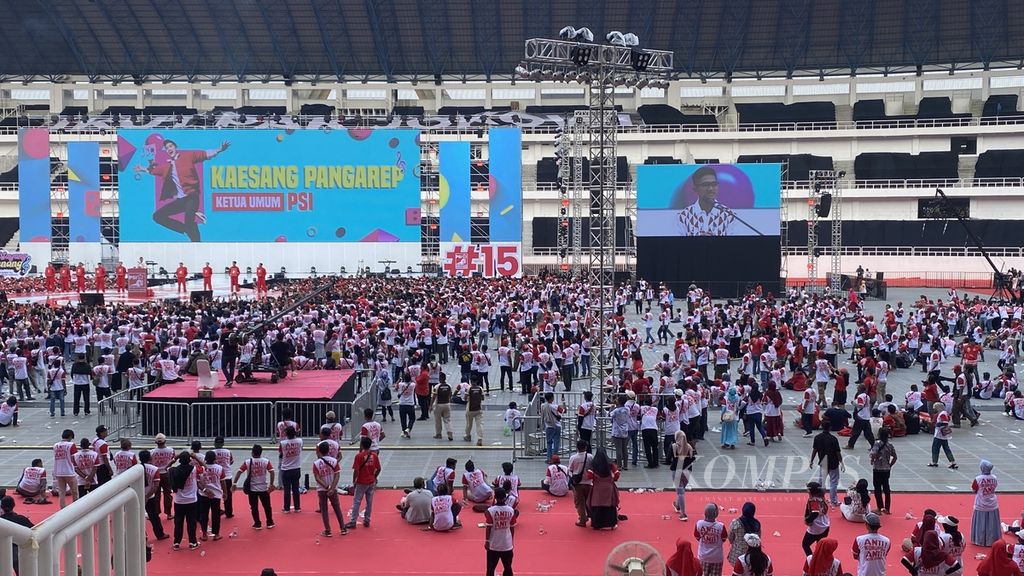 Ketua Umum Partai Solidaritas Indonesia (PSI) Kaesang Pangarep menyampaikan sambutannya dalam perayaan ulang tahun ke-9 PSI di Stadion Jatidiri, Semarang, Jawa Tengah, Sabtu (9/12/2023).